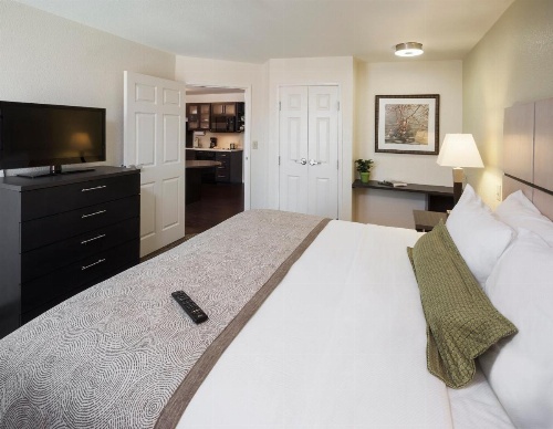 Candlewood Suites West Little Rock image 5