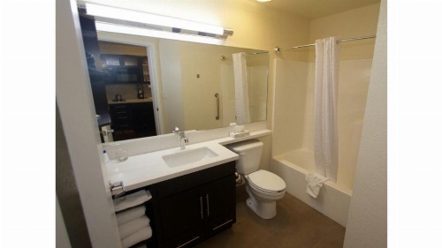 Candlewood Suites West Little Rock image 7